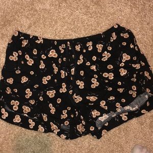 FLORAL BRANDY MELVILLE SHORTS